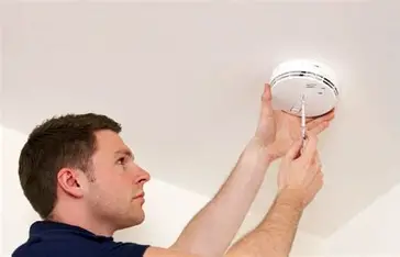 Smoke alarm installation